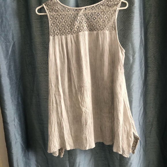 Papa Vancouver 100% cotton sleeveless Lacey top for those summer adventures! - Picture 10 of 10